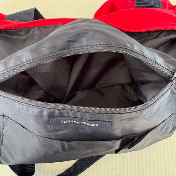 Tommy Hilfiger preppy Red and Navy Duffel Bag Sporty Design - Picture 7 of 7